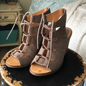 SOLD Melrose and Market wedge heels